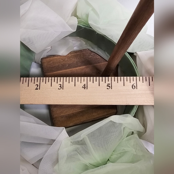 Vintage Chiffon White And Pale Green Floral Crown - Picture 13 of 13